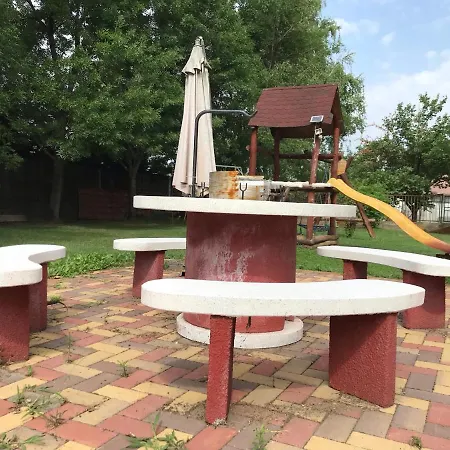 公寓 Szahara Vendeghaz *