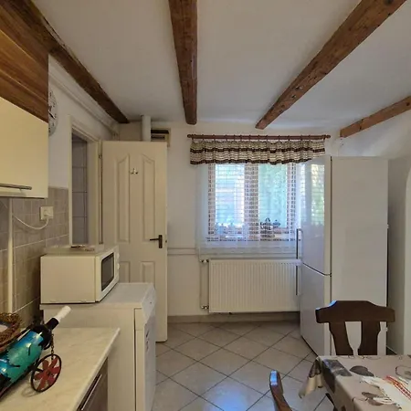 Szahara Vendeghaz Apartment