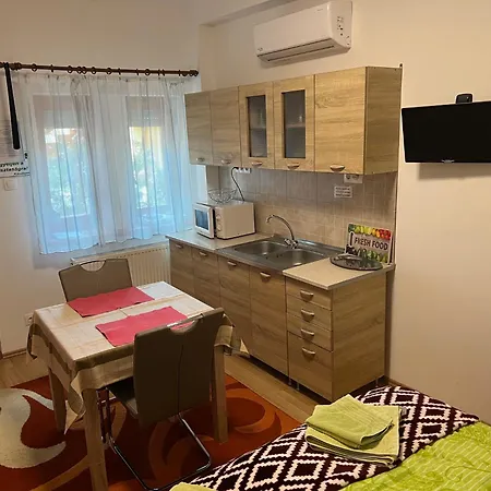 Szahara Vendeghaz 公寓