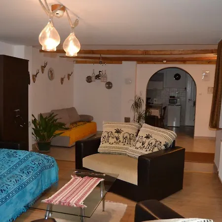 Szahara Vendeghaz 公寓 *